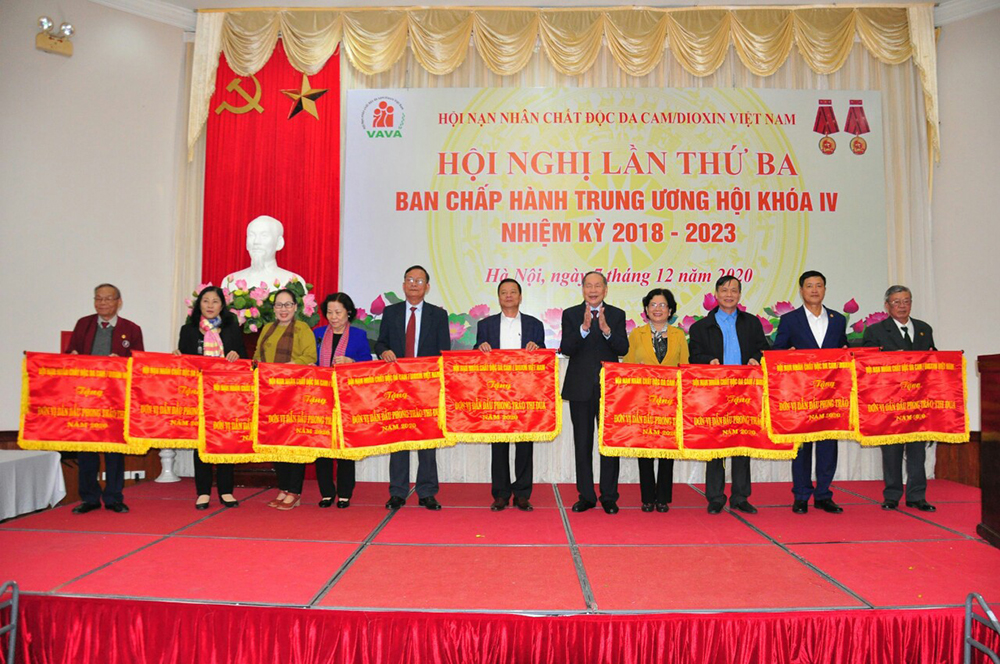 Tỉnh Hội Nam Định nhận cờ đơn vị dẫn đầu Phong trào thi đua năm 2020